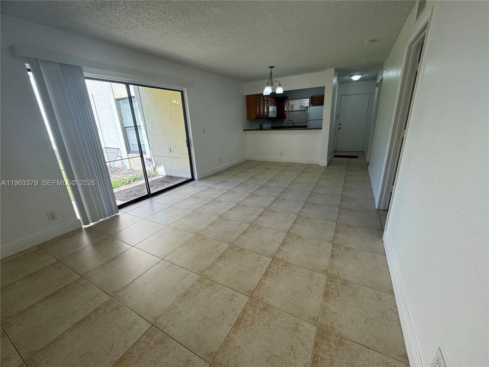 В аренду: $1,875 (2 спален, 2 ванн, 904 Квадратных фут)