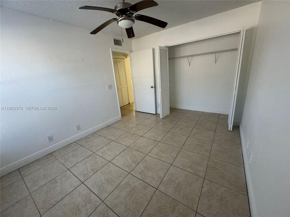 В аренду: $1,875 (2 спален, 2 ванн, 904 Квадратных фут)