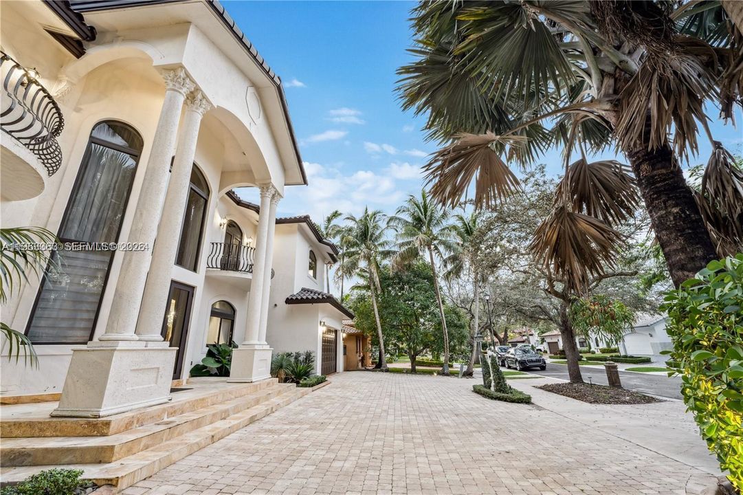 For Sale: $2,350,000 (4 beds, 4 baths, 3783 Square Feet)