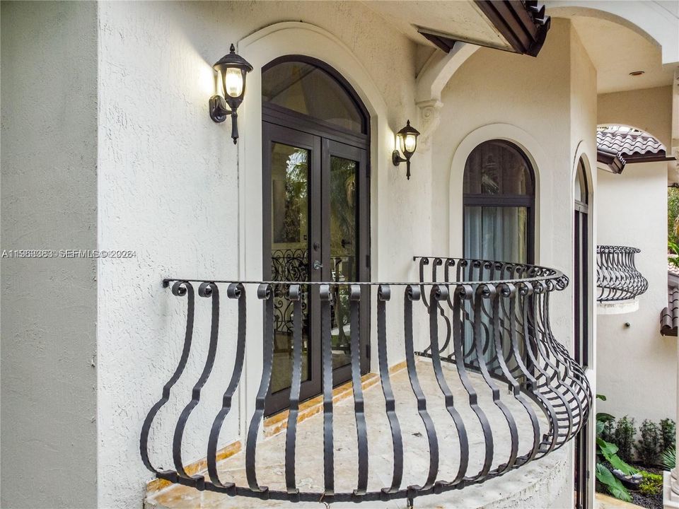For Sale: $2,350,000 (4 beds, 4 baths, 3783 Square Feet)