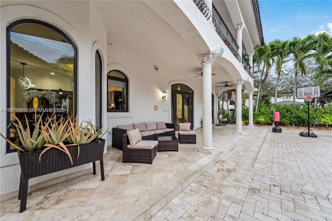 For Sale: $2,350,000 (4 beds, 4 baths, 3783 Square Feet)