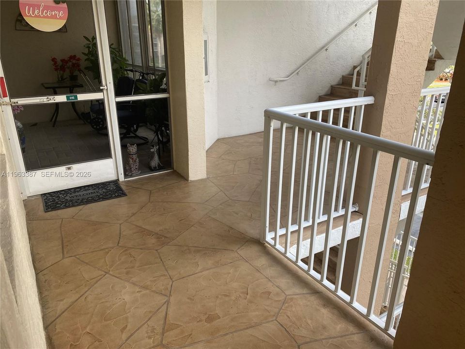 Entry stairway