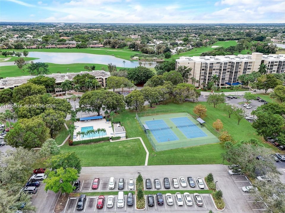 En Venta: $295,000 (2 camas, 2 baños, 1235 Pies cuadrados)