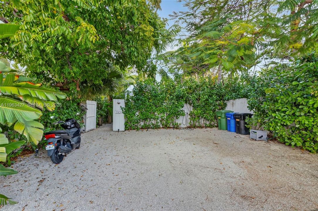 Activo con contrato: $1,499,000 (0.14 acres)