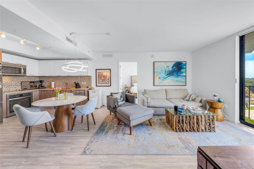 Vendido Recientemente: $440,000 (2 camas, 2 baños, 1052 Pies cuadrados)