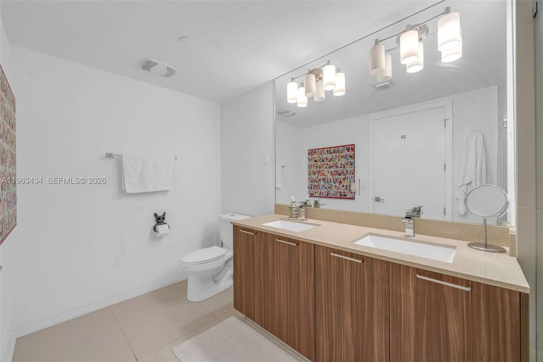 Vendido Recientemente: $440,000 (2 camas, 2 baños, 1052 Pies cuadrados)