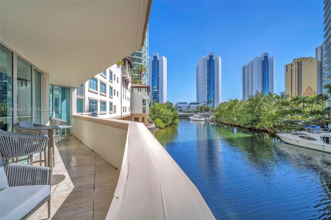 For Sale: $1,150,000 (4 beds, 4 baths, 2472 Square Feet)