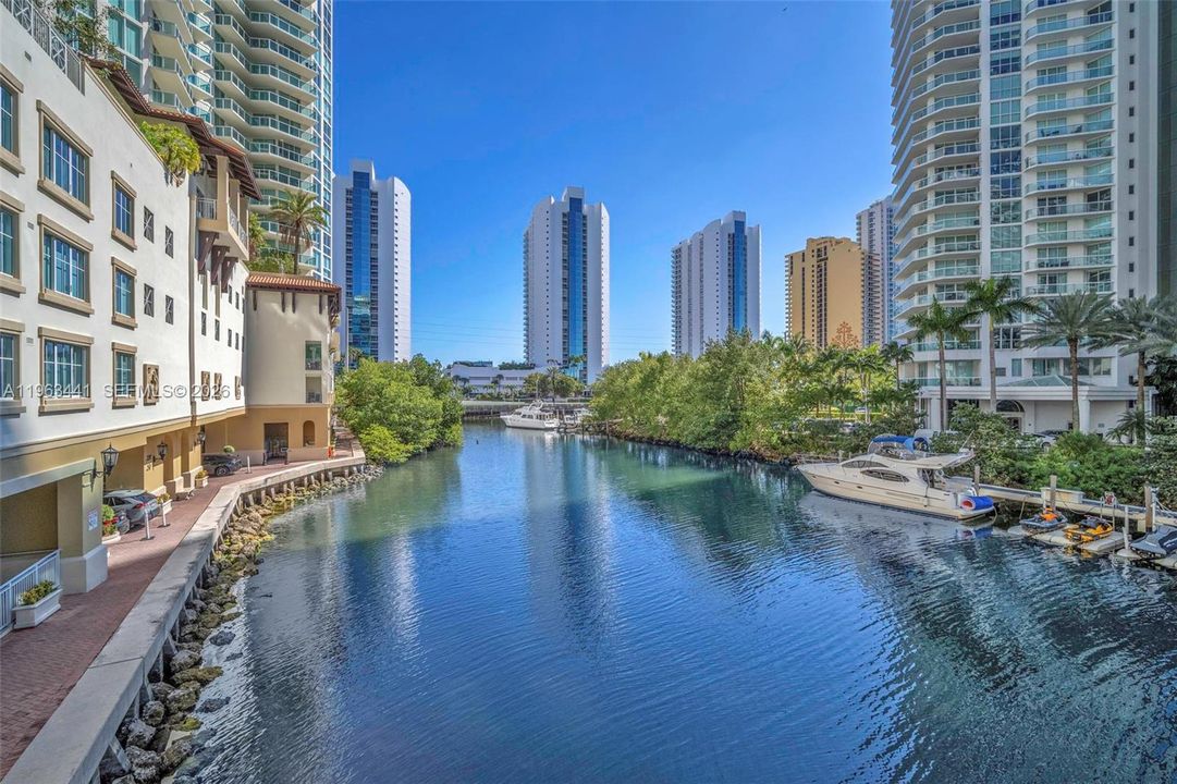 For Sale: $1,150,000 (4 beds, 4 baths, 2472 Square Feet)