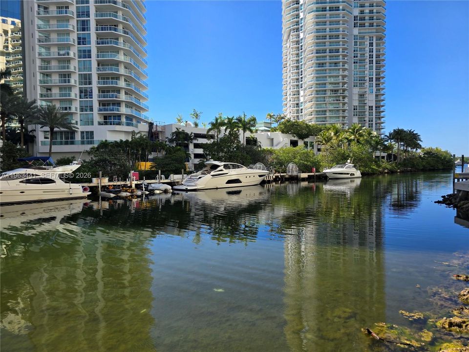 For Sale: $1,150,000 (4 beds, 4 baths, 2472 Square Feet)