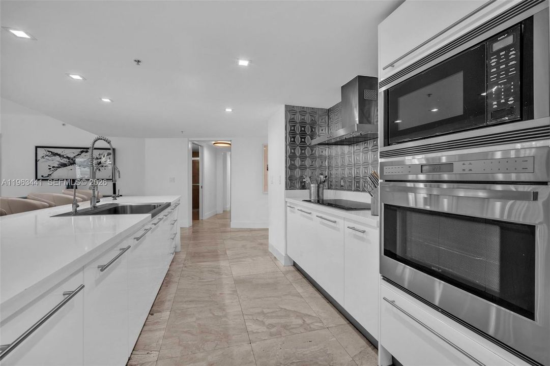 For Sale: $1,150,000 (4 beds, 4 baths, 2472 Square Feet)