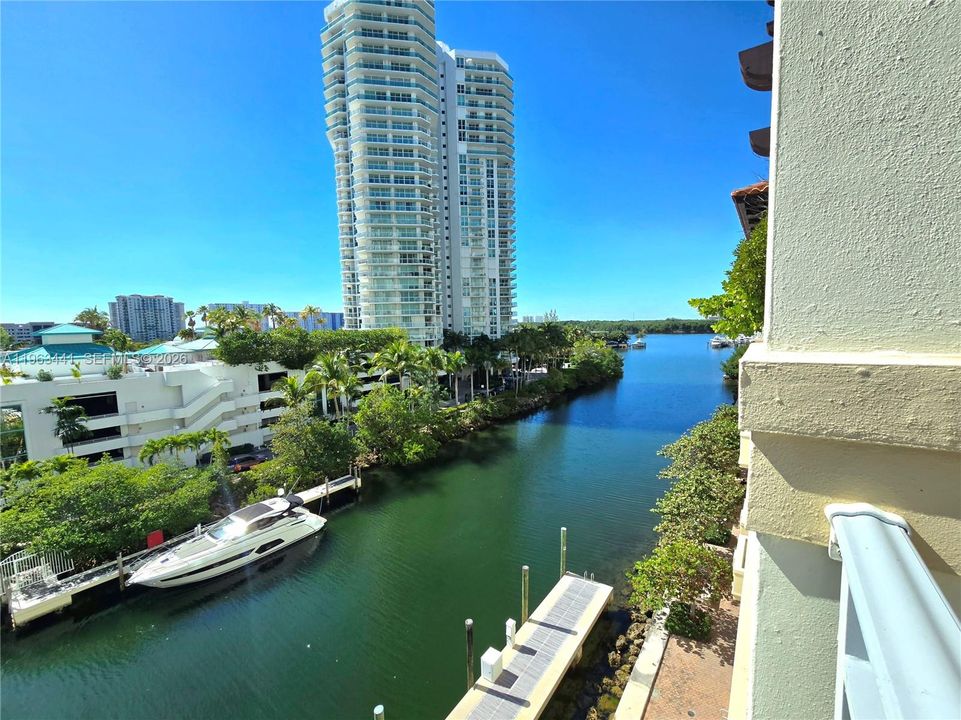 For Sale: $1,150,000 (4 beds, 4 baths, 2472 Square Feet)