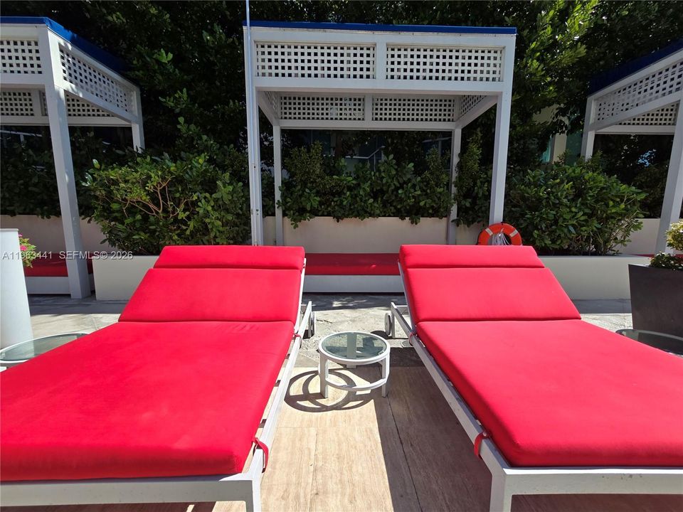 For Sale: $1,150,000 (4 beds, 4 baths, 2472 Square Feet)