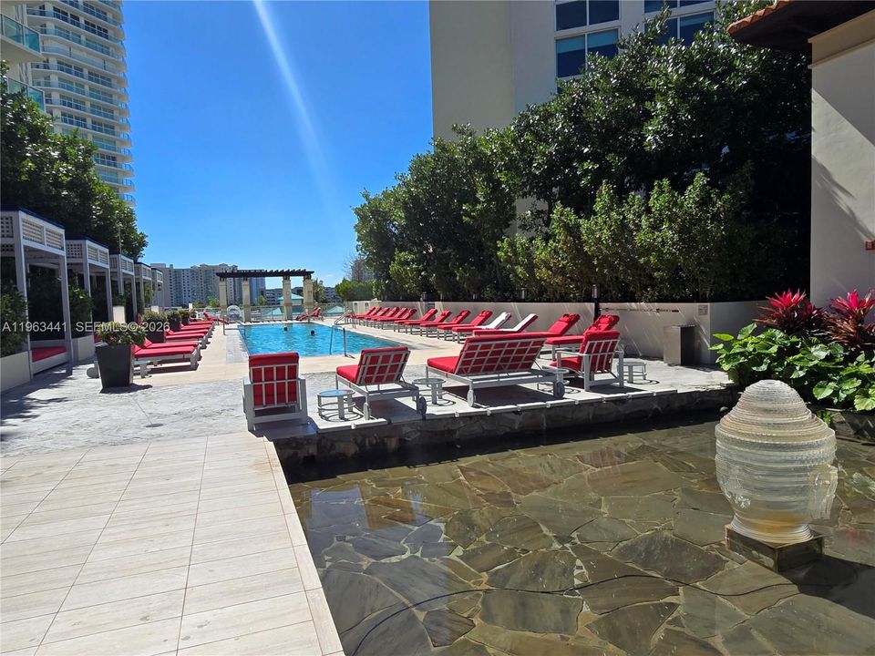 For Sale: $1,150,000 (4 beds, 4 baths, 2472 Square Feet)