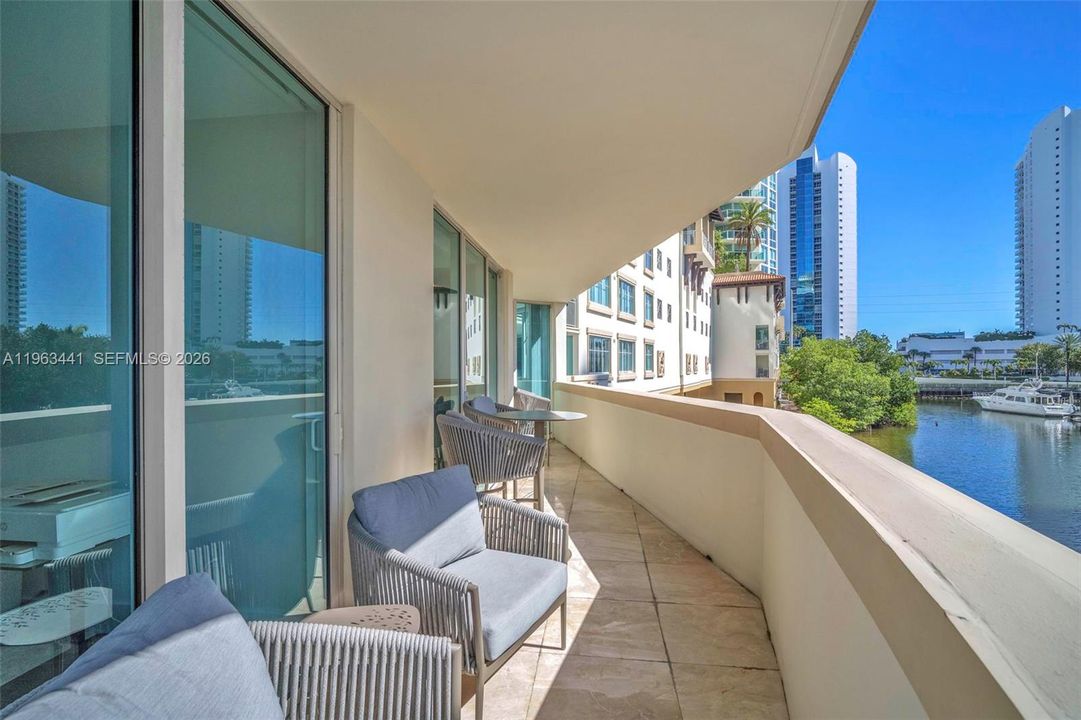 For Sale: $1,150,000 (4 beds, 4 baths, 2472 Square Feet)