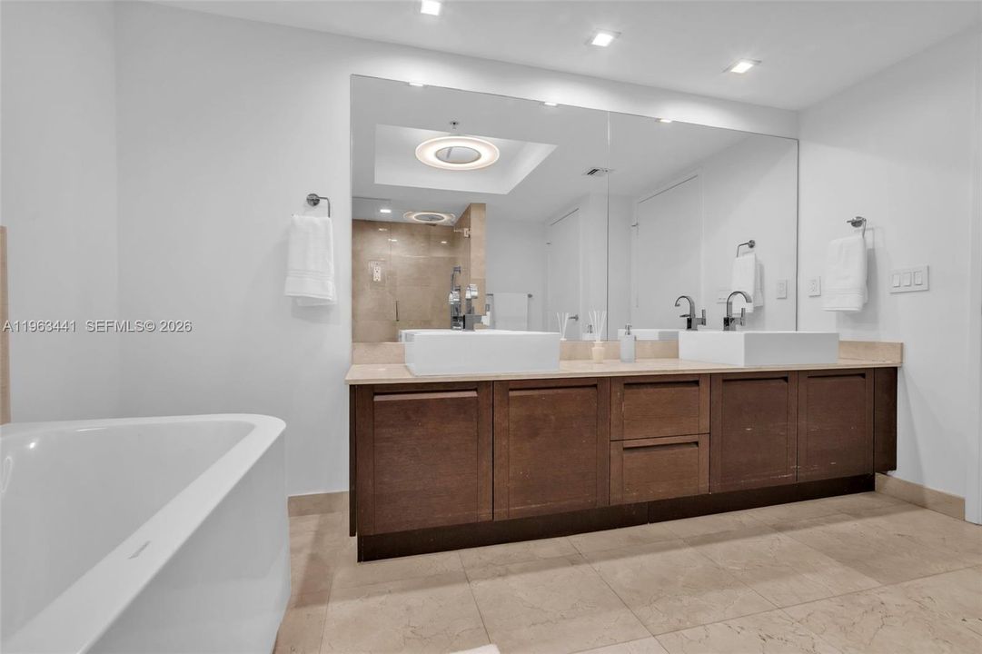 For Sale: $1,150,000 (4 beds, 4 baths, 2472 Square Feet)