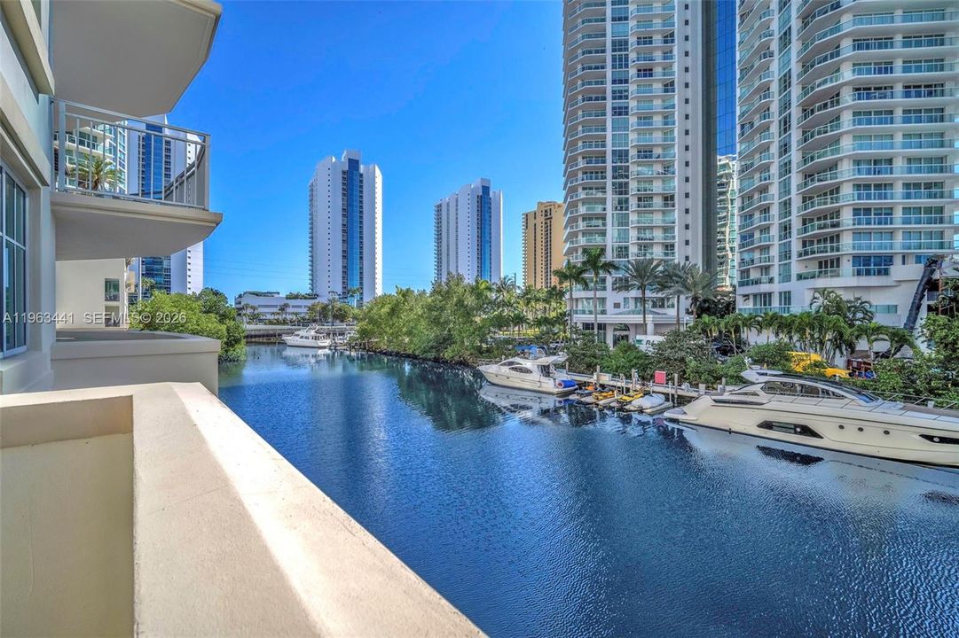 For Sale: $1,150,000 (4 beds, 4 baths, 2472 Square Feet)
