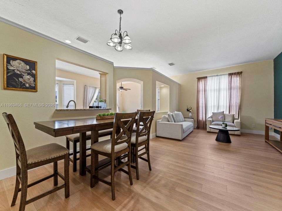 Недавно продано: $555,000 (3 спален, 2 ванн, 1812 Квадратных фут)