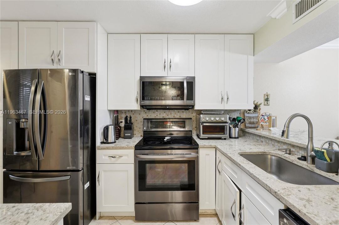 Recently Sold: $200,000 (2 beds, 2 baths, 1090 Square Feet)