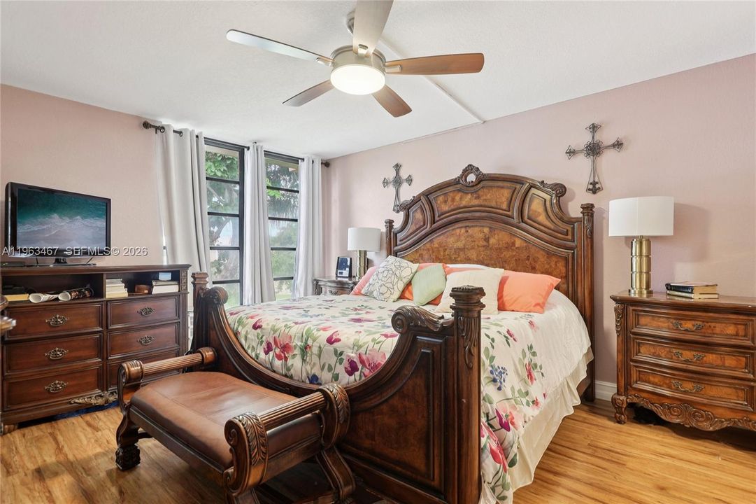 Recently Sold: $200,000 (2 beds, 2 baths, 1090 Square Feet)