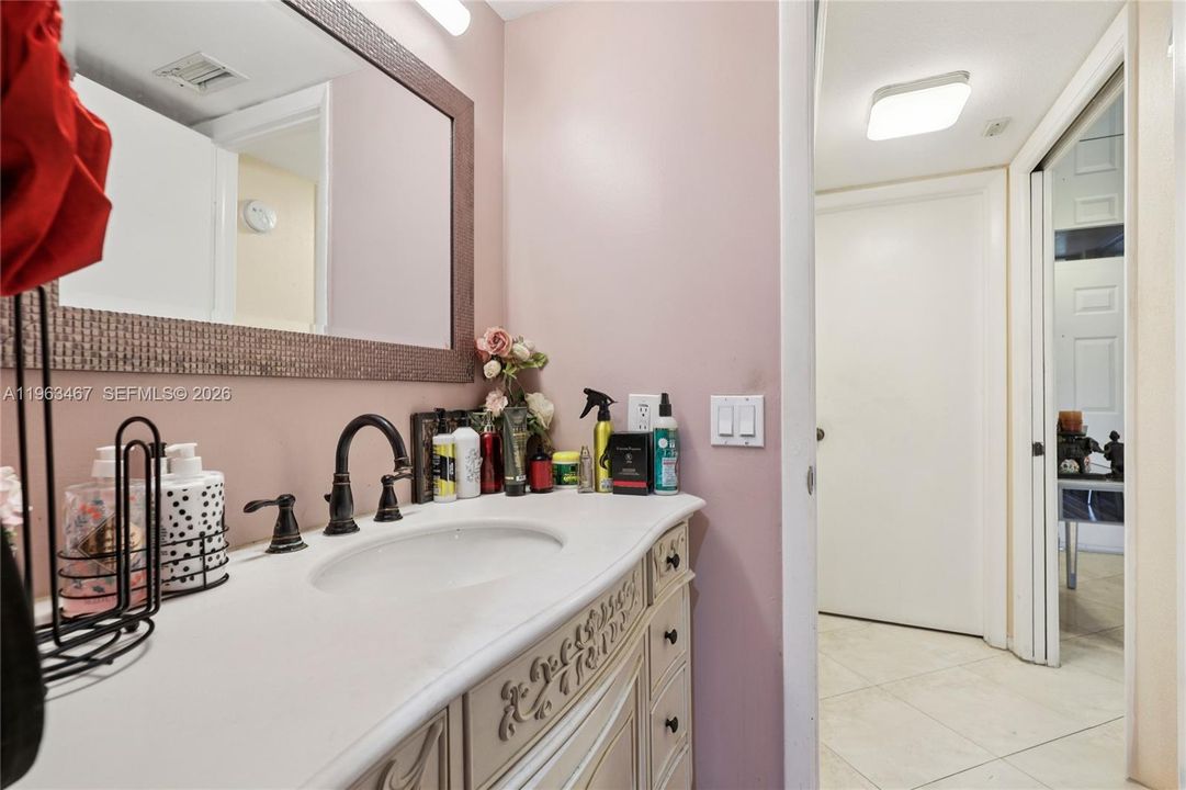 Recently Sold: $200,000 (2 beds, 2 baths, 1090 Square Feet)