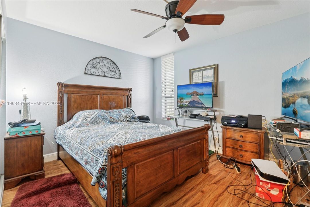 Recently Sold: $200,000 (2 beds, 2 baths, 1090 Square Feet)