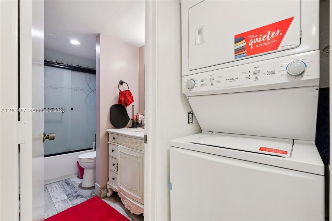 Recently Sold: $200,000 (2 beds, 2 baths, 1090 Square Feet)