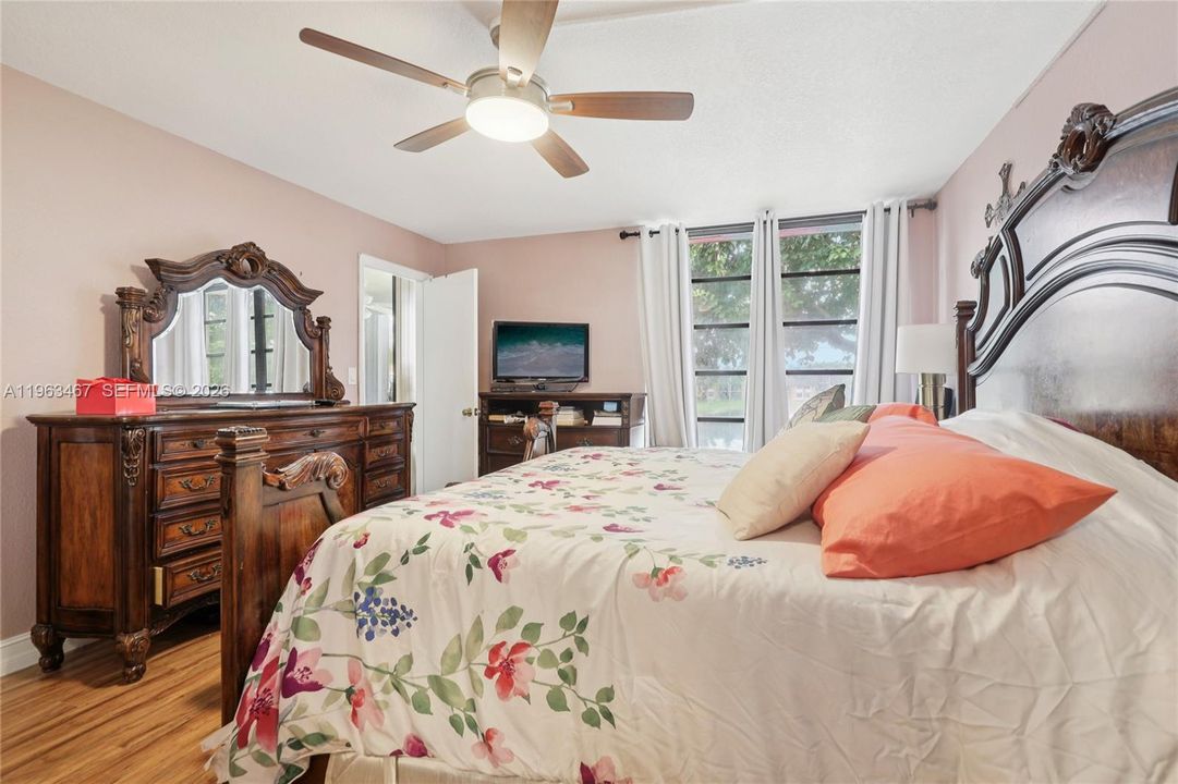 Recently Sold: $200,000 (2 beds, 2 baths, 1090 Square Feet)