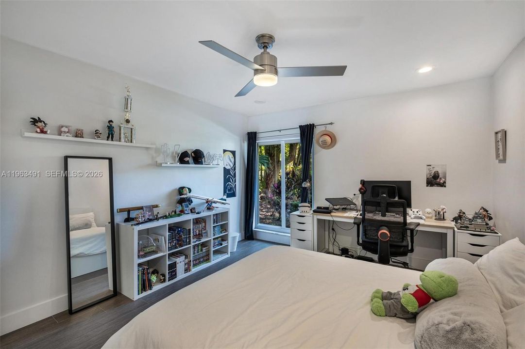 2nd bedroom