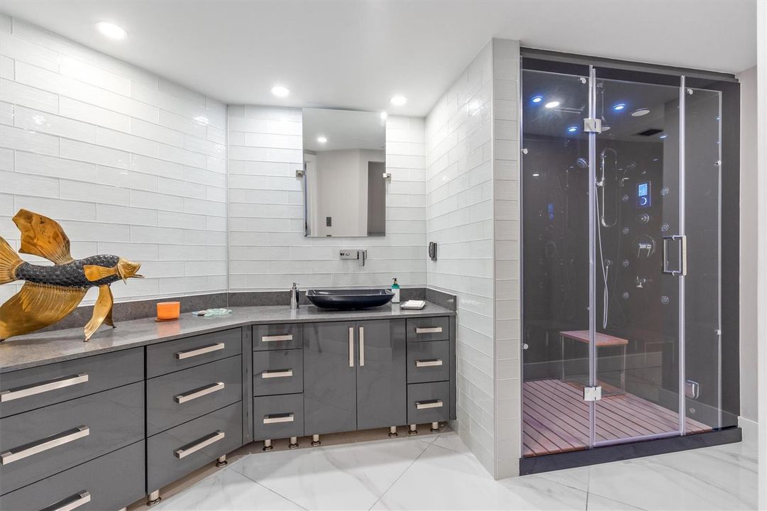 Steam shower in guest bath