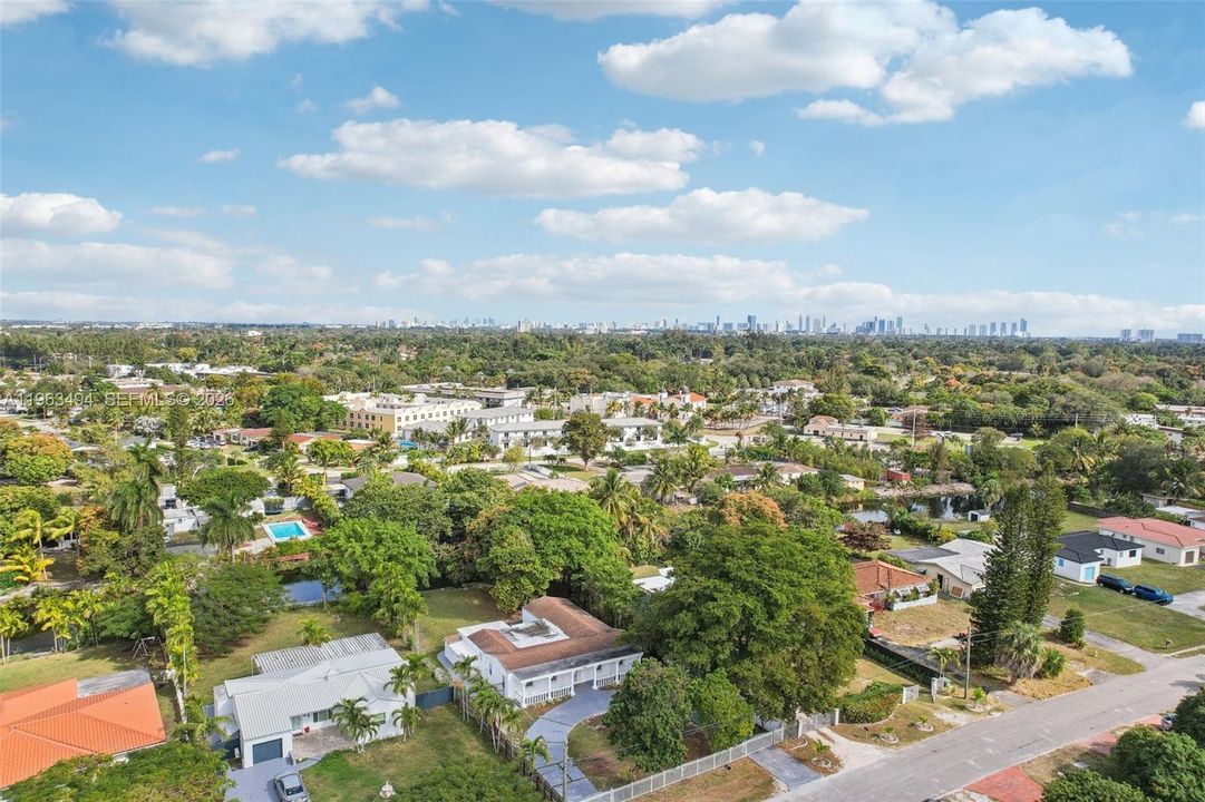 En Venta: $850,000 (3 camas, 2 baños, 2216 Pies cuadrados)