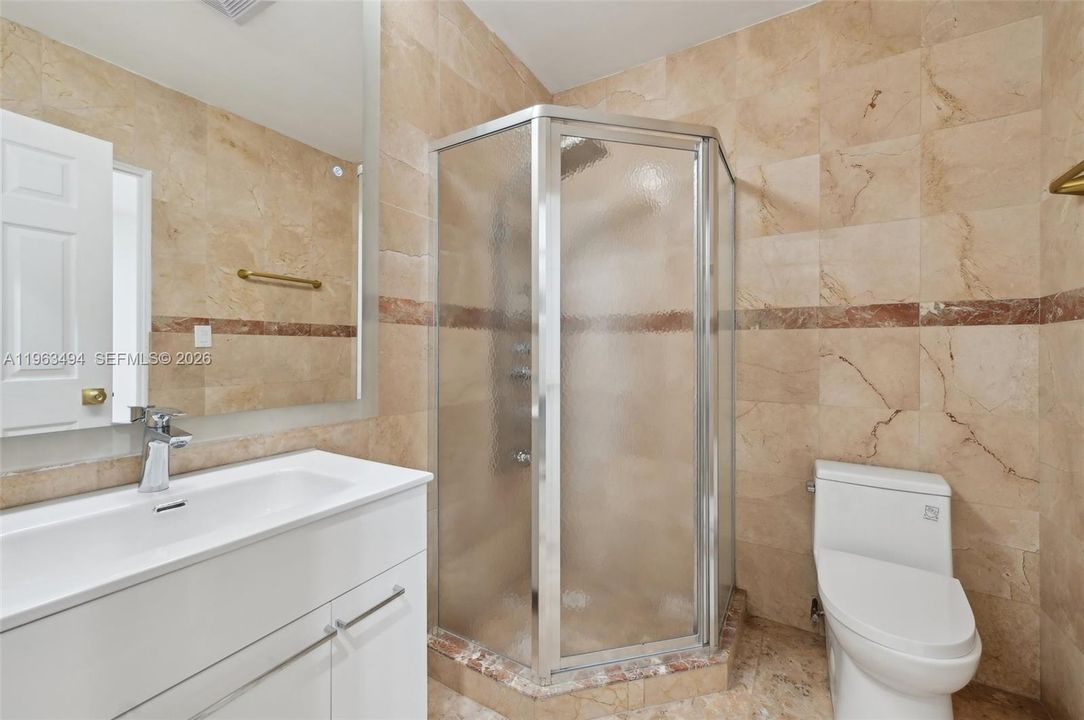 En Venta: $850,000 (3 camas, 2 baños, 2216 Pies cuadrados)