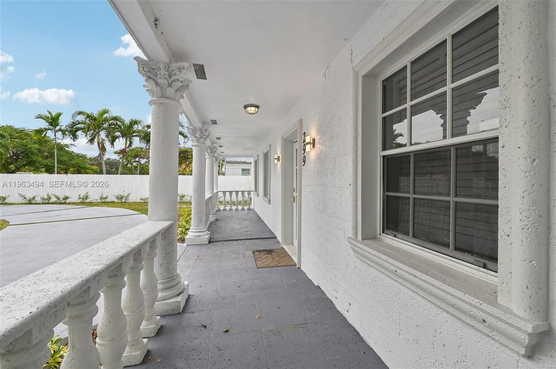 En Venta: $850,000 (3 camas, 2 baños, 2216 Pies cuadrados)