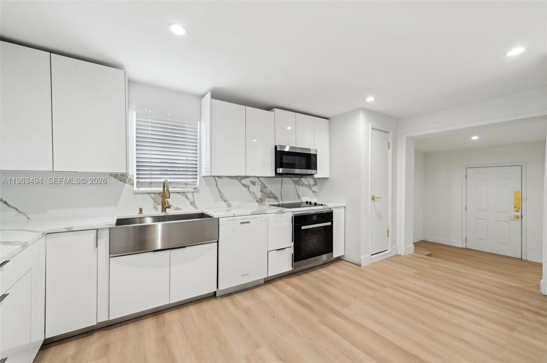 En Venta: $850,000 (3 camas, 2 baños, 2216 Pies cuadrados)