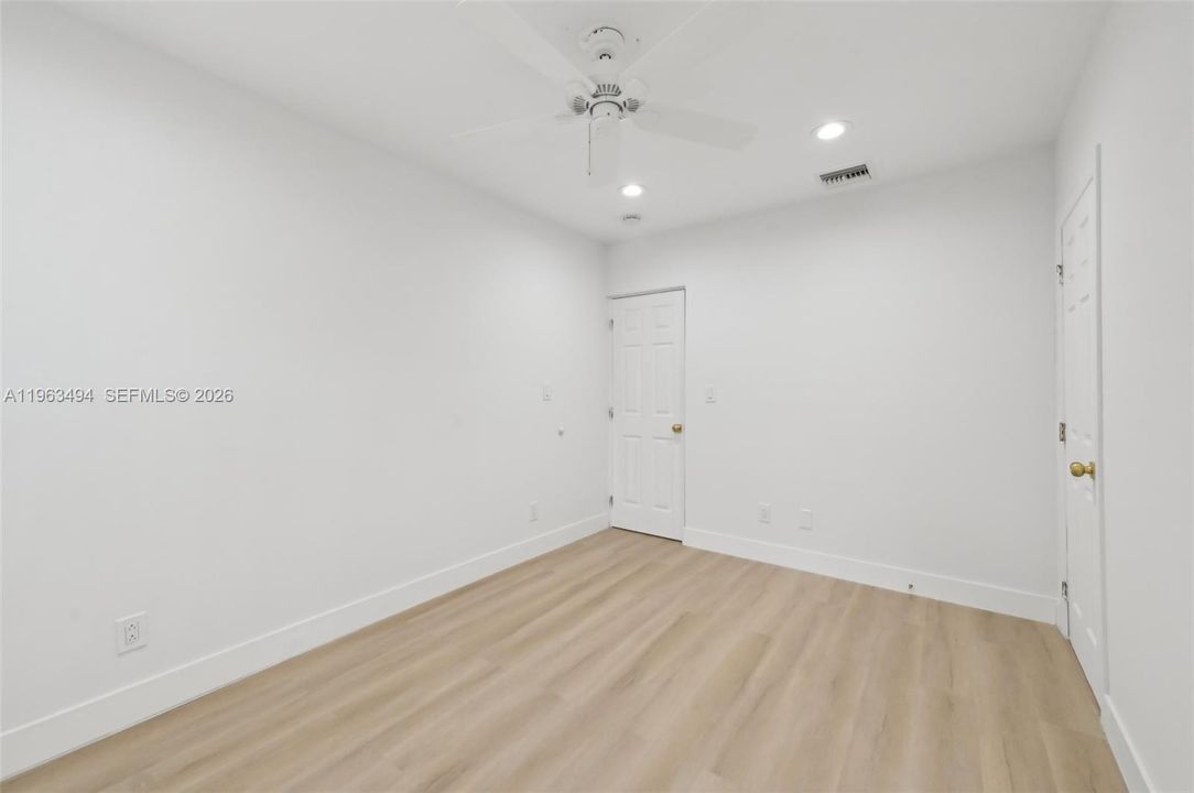 En Venta: $850,000 (3 camas, 2 baños, 2216 Pies cuadrados)
