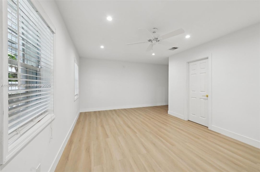 En Venta: $850,000 (3 camas, 2 baños, 2216 Pies cuadrados)