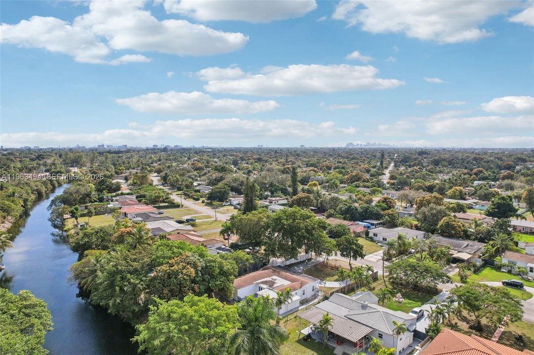En Venta: $850,000 (3 camas, 2 baños, 2216 Pies cuadrados)