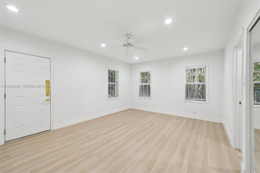 En Venta: $850,000 (3 camas, 2 baños, 2216 Pies cuadrados)