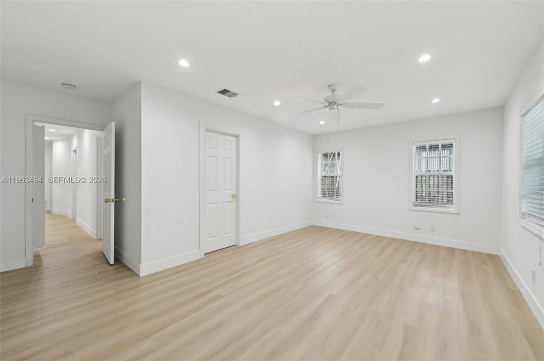 En Venta: $850,000 (3 camas, 2 baños, 2216 Pies cuadrados)