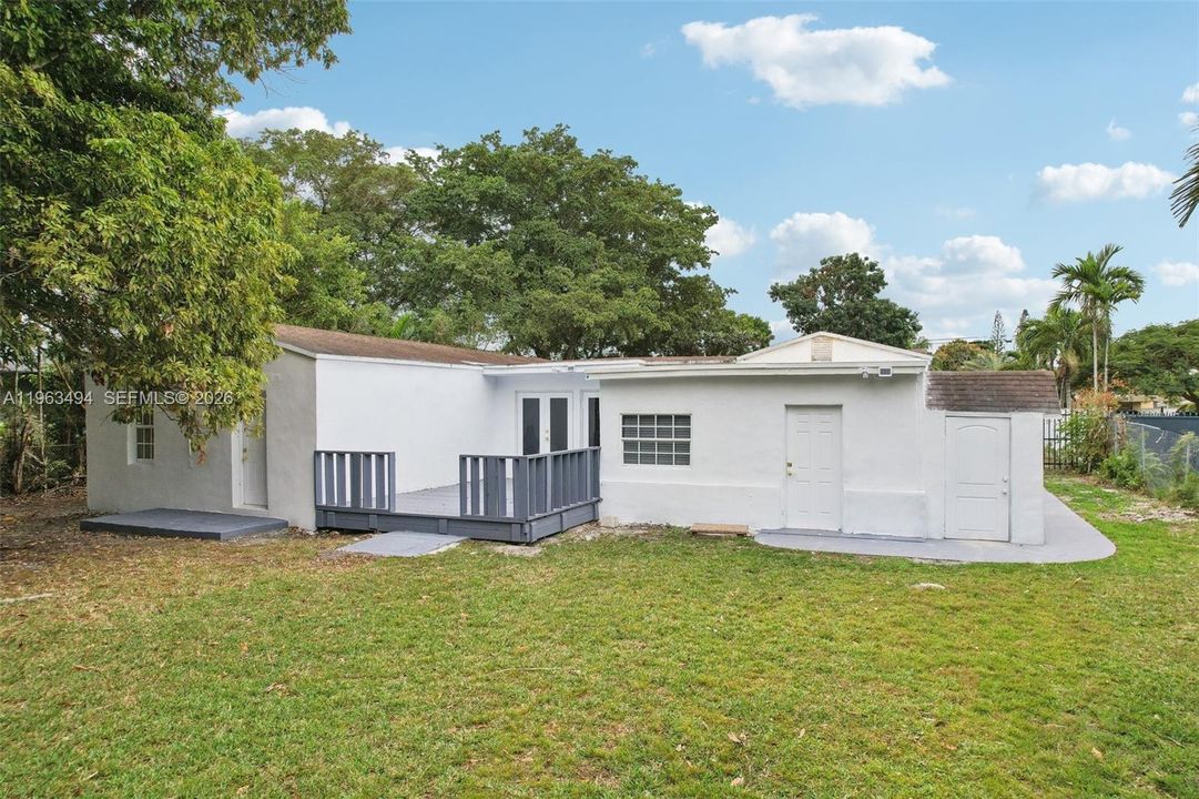 En Venta: $850,000 (3 camas, 2 baños, 2216 Pies cuadrados)