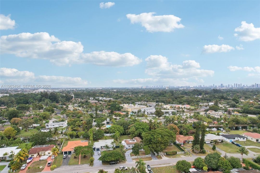 En Venta: $850,000 (3 camas, 2 baños, 2216 Pies cuadrados)