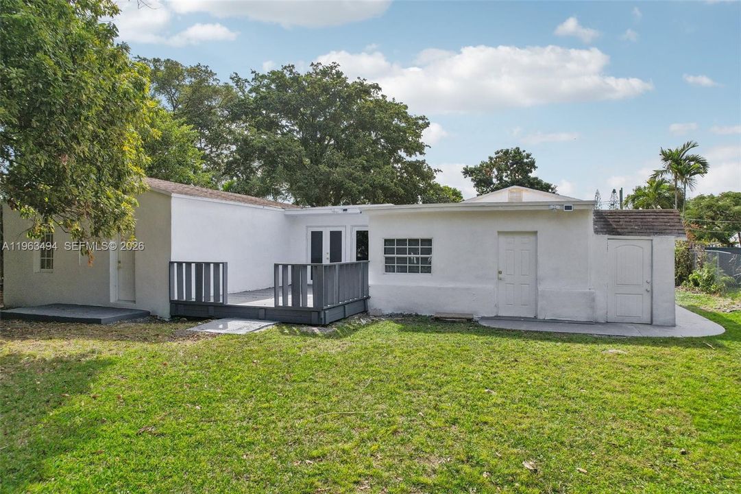 En Venta: $850,000 (3 camas, 2 baños, 2216 Pies cuadrados)