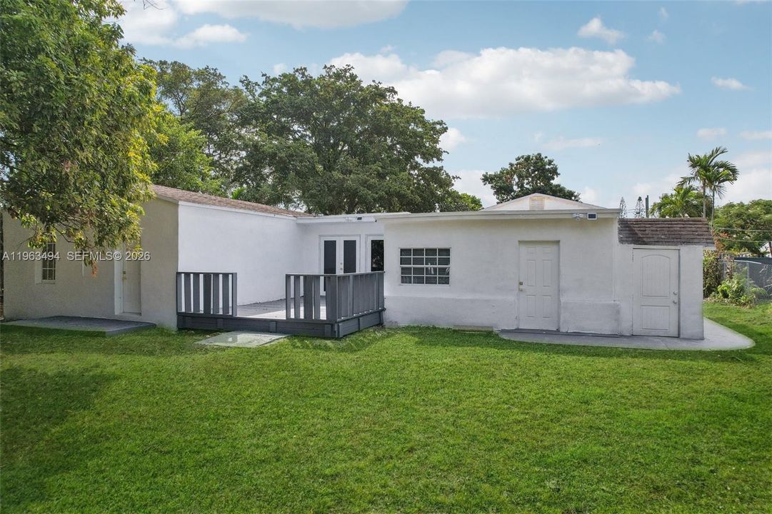 En Venta: $850,000 (3 camas, 2 baños, 2216 Pies cuadrados)