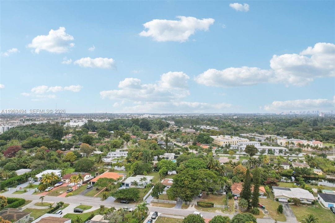 En Venta: $850,000 (3 camas, 2 baños, 2216 Pies cuadrados)