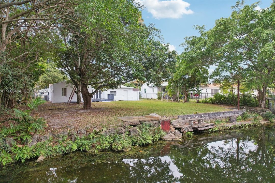 En Venta: $850,000 (3 camas, 2 baños, 2216 Pies cuadrados)