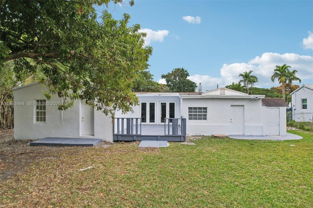 En Venta: $850,000 (3 camas, 2 baños, 2216 Pies cuadrados)
