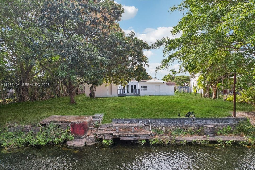 En Venta: $850,000 (3 camas, 2 baños, 2216 Pies cuadrados)
