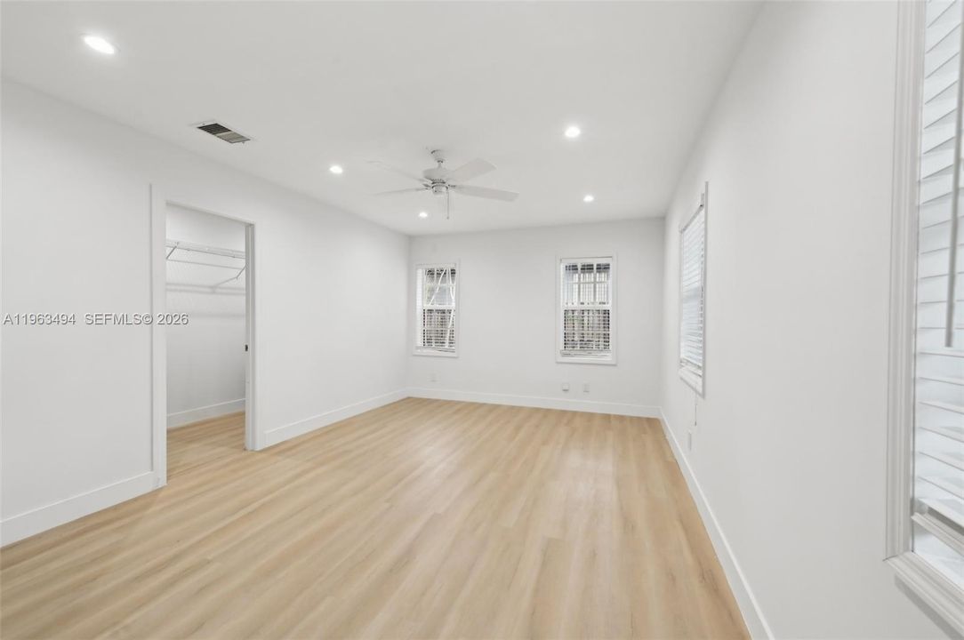En Venta: $850,000 (3 camas, 2 baños, 2216 Pies cuadrados)