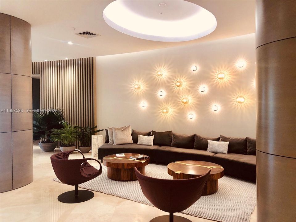 For Sale: $695,000 (1 beds, 1 baths, 896 Square Feet)