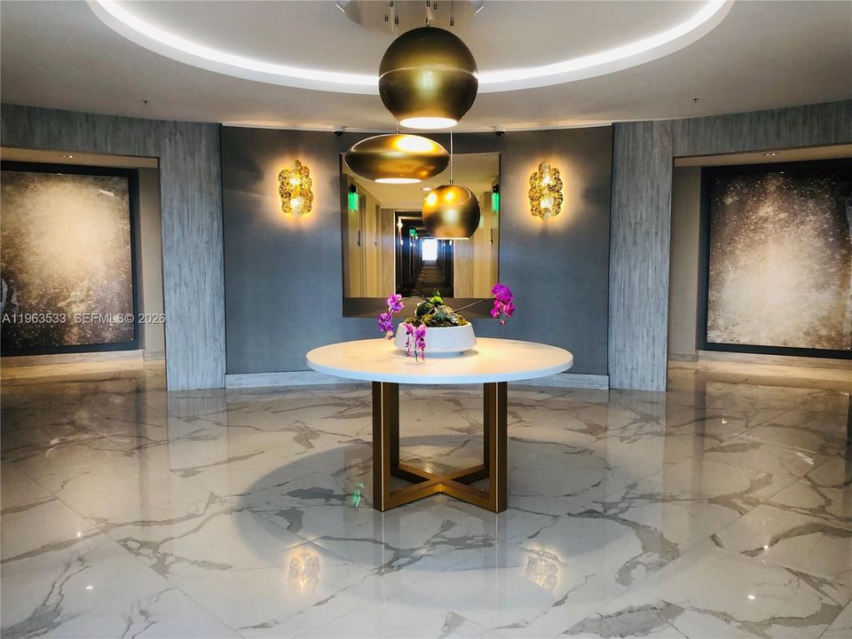 For Sale: $695,000 (1 beds, 1 baths, 896 Square Feet)