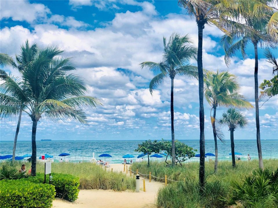 For Sale: $695,000 (1 beds, 1 baths, 896 Square Feet)